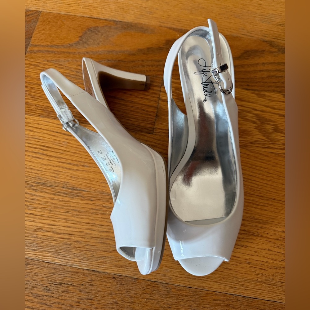 Life Stride White Peep-Toe Slingback Heels 8.5M